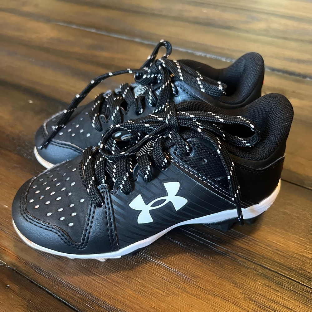 Under Armour Boys Leadoff Low Junior Rubber Molded Baseball Cleat, Toddler Sz 10